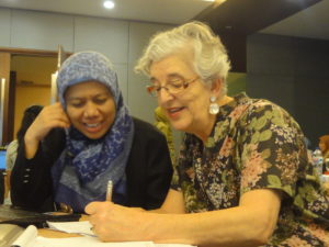 Margaret Cahill working with a participant on scientific writing in English